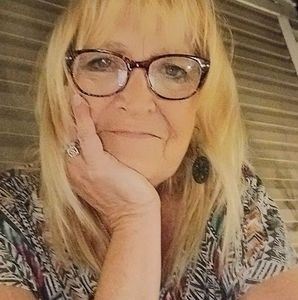 Meet your Posher, Leanne